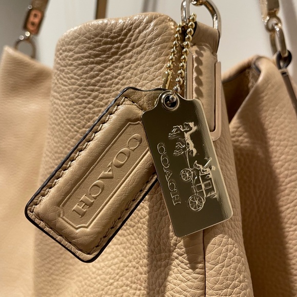 Coach Shoulder Bag, buttercup yellow, like new. - Picture 3 of 5